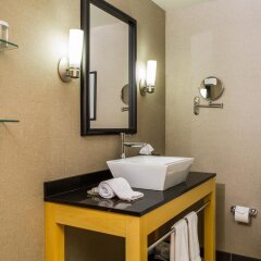 Отель Cambria Hotel Akron - Canton Airport США, Юнионтаун - отзывы, цены и фото номеров - забронировать отель Cambria Hotel Akron - Canton Airport онлайн ванная