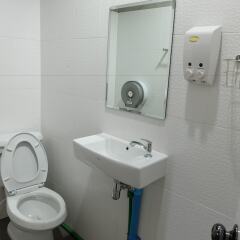 Sleepover Hostel Bangkok Бангкок ванная