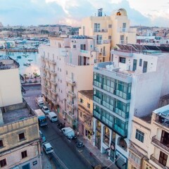Отель Euro Guest House Мальта, Гзира - отзывы, цены и фото номеров - забронировать отель Euro Guest House онлайн балкон