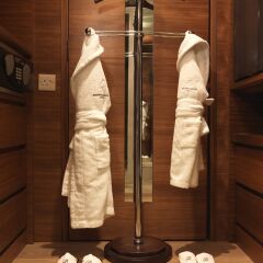 Rocco Forte Browns Hotel сейф в номере