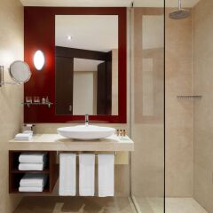 Отель Sheraton Poznan Hotel Польша, Познань - отзывы, цены и фото номеров - забронировать отель Sheraton Poznan Hotel онлайн ванная