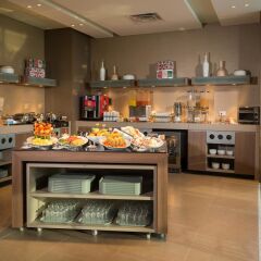Отель Hampton by Hilton Cali питание
