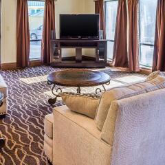 Отель Econo Lodge Inn & Suites Hardeeville I-95 Хардивилль комната для гостей