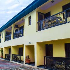 Отель Keves Inn and Suites Нигерия, Калабар - отзывы, цены и фото номеров - забронировать отель Keves Inn and Suites онлайн парковка