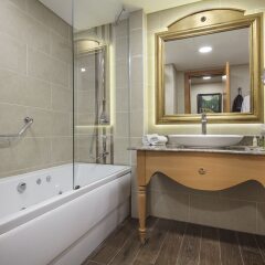 Отель Doubletree By Hilton Trabzon ванная