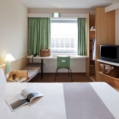Отель Ibis Barcelona Santa Coloma Испания, Санта-Колома-де-Граманет - отзывы, цены и фото номеров - забронировать отель Ibis Barcelona Santa Coloma онлайн комната для гостей фото 4
