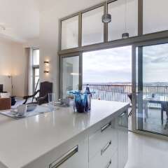 Отель Marvellous Apartment in Tigne Point With Pool Мальта, Слима - отзывы, цены и фото номеров - забронировать отель Marvellous Apartment in Tigne Point With Pool онлайн в номере