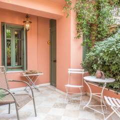 Отель Modern House in Plaka Афины вид на фасад