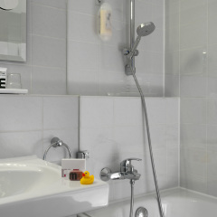 Отель Wyndham Hannover Atrium Германия, Ганновер - 1 отзыв об отеле, цены и фото номеров - забронировать отель Wyndham Hannover Atrium онлайн ванная