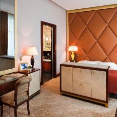 Отель Hôtel Barrière Le Fouquet's удобства в номере