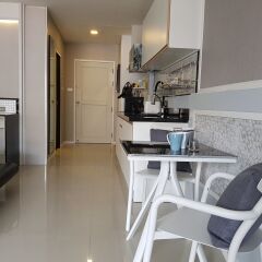 Апартаменты A Beautiful Studio Pool View Downtown Паттайя в номере