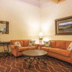 Отель Quality Inn and Suites Summit County комната для гостей
