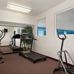 Отель Days Inn & Suites Romeoville фитнесс-зал фото 4
