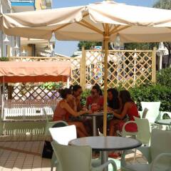 Hotel Gaia Римини бассейн