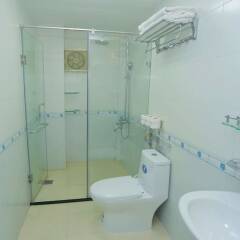 Отель Family Hanoi Hotel Вьетнам, Ханой - отзывы, цены и фото номеров - забронировать отель Family Hanoi Hotel онлайн ванная
