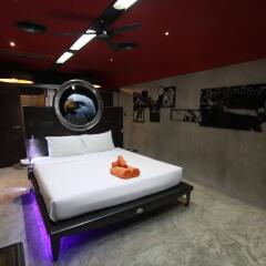Nicky's Handlebar Hotel спа