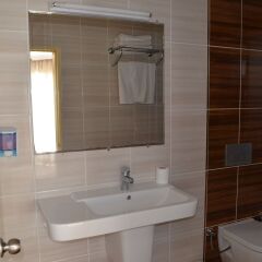 Kalif Hotel Турция, Айвалык - отзывы, цены и фото номеров - забронировать отель Kalif Hotel онлайн ванная фото 2