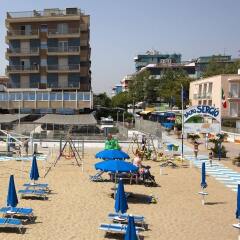 Hotel Ghirlandina Римини пляж