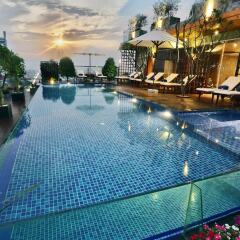 Отель Lotus SaiGon Hotel Вьетнам, Хошимин - отзывы, цены и фото номеров - забронировать отель Lotus SaiGon Hotel онлайн бассейн