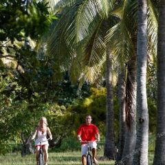 Отель Lomani Island Resort - Adults Only спортивное сооружение