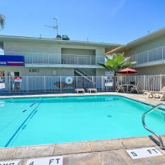 Отель Motel 6 Tulare бассейн фото 3