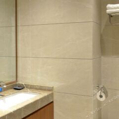 Отель Rongguang Holiday Inn Китай, Чжуншань - отзывы, цены и фото номеров - забронировать отель Rongguang Holiday Inn онлайн ванная