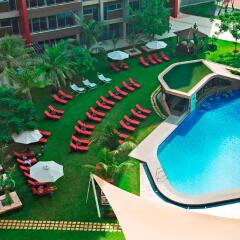 Отель Park Rotana бассейн