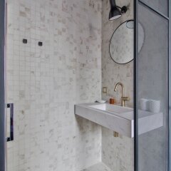 Отель Luxury Apt In The Heart Of Paris - 2br Париж ванная