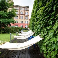 Отель A&O Berlin Friedrichshain Германия, Берлин - 3 отзыва об отеле, цены и фото номеров - забронировать отель A&O Berlin Friedrichshain онлайн бассейн фото 2