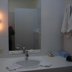 Отель Elckerlyck Inn Hotel Бельгия, Кортрейк - отзывы, цены и фото номеров - забронировать отель Elckerlyck Inn Hotel онлайн ванная фото 2