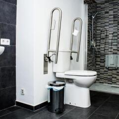 Отель Cool and Chic Hostel Испания, Оспиталет-де-Льобрегат - отзывы, цены и фото номеров - забронировать отель Cool and Chic Hostel онлайн ванная фото 2