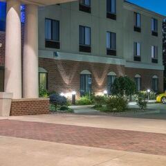 Отель Holiday Inn Express and Suites Lafayette East парковка