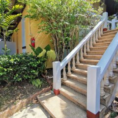Отель Holiday Villa Ланта вид на фасад
