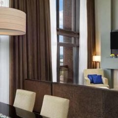 Отель Hilton Mississauga/Meadowvale Канада, Миссиссауга - отзывы, цены и фото номеров - забронировать отель Hilton Mississauga/Meadowvale онлайн балкон