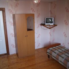 Гостиница Guest House Romanovykh Victoria в Анапе отзывы, цены и фото номеров - забронировать гостиницу Guest House Romanovykh Victoria онлайн Анапа сейф в номере