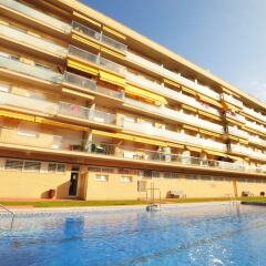 Отель HomeHolidaysRentals Apartamento Light - Costa Barcelona Испания, Мальграт-де-Мар - отзывы, цены и фото номеров - забронировать отель HomeHolidaysRentals Apartamento Light - Costa Barcelona онлайн бассейн