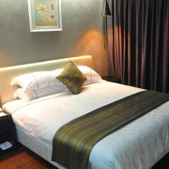 Q - City Hotel комната для гостей