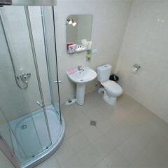Отель 14th Floor Hotel Армения, Ереван - 3 отзыва об отеле, цены и фото номеров - забронировать отель 14th Floor Hotel онлайн ванная