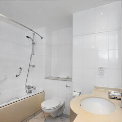 DoubleTree by Hilton Hotel Dartford Bridge ванная фото 2