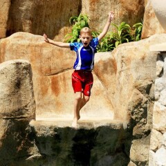 Отель Centara Grand Beach Resort Phuket Таиланд, Карон-Бич - 5 отзывов об отеле, цены и фото номеров - забронировать отель Centara Grand Beach Resort Phuket онлайн спортивное сооружение