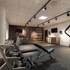 Отель Hampton by Hilton Antwerp Central Station Бельгия, Антверпен - отзывы, цены и фото номеров - забронировать отель Hampton by Hilton Antwerp Central Station онлайн фитнесс-зал фото 2