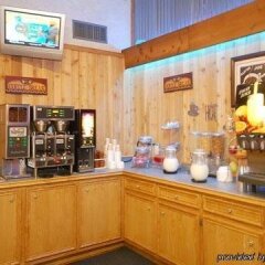 Отель Rodeway Inn Kingsville Кингсвилль гостиничный бар
