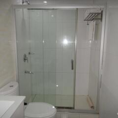 Отель Diamond Suites And Residences Филиппины, Лапу-Лапу - 1 отзыв об отеле, цены и фото номеров - забронировать отель Diamond Suites And Residences онлайн ванная фото 2