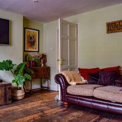 Отель Stylish 1 Bedroom Flat With A Beautiful Garden Лондон комната для гостей