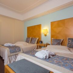 Hotel Lunariccione сейф в номере