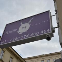 Jump In Hostel городской автобус