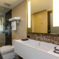 Отель The Charm Resort Phuket ванная фото 2
