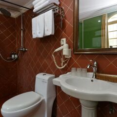 Отель Little White House Xiamen Gulangyu Китай, Сямынь - отзывы, цены и фото номеров - забронировать отель Little White House Xiamen Gulangyu онлайн ванная фото 2