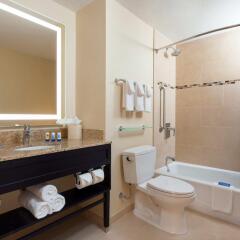 Отель Fairfield Inn & Suites by Marriott New York Midtown Manhattan/Penn Station ванная фото 2