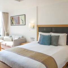 Отель Oakwood Residence Sukhumvit 24, Bangkok комната для гостей фото 5